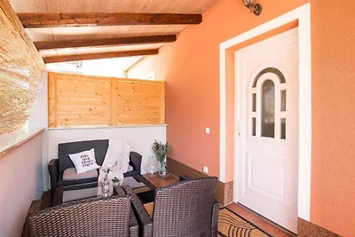 Ferienhaus mit Terrasse und Pool