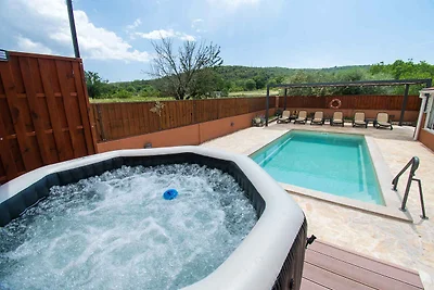 Ferienhaus mit Klimaanlage und Aussenpool