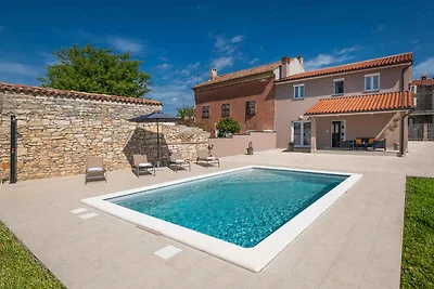 Ferienhaus mit Pool und Klimaanlage