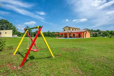 Ferienhaus mit Pool in ruhiger Lage