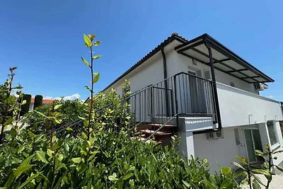 Ferienwohnung mit Klimaanlage und Balkon