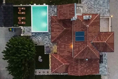 Ferienhaus mit Klimaanlage und Aussenpool