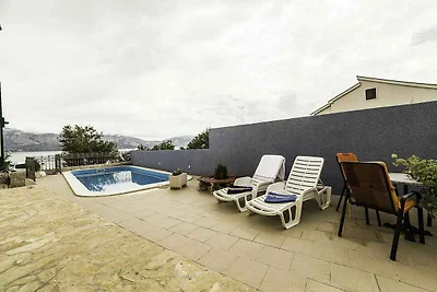 Ferienwohnung mit Pool und Klimaanlage