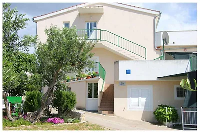 Ferienwohnung mit Klimaanlage und Balkon