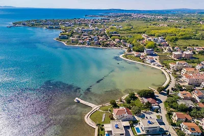 Modernes Ferienapartment Batela mit Meerblick