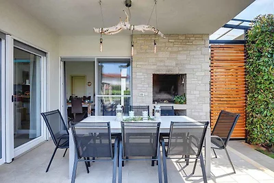 Villa mit Pool und Grill
