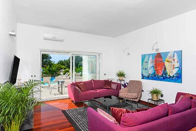 Villa mit Meerblick und Pool