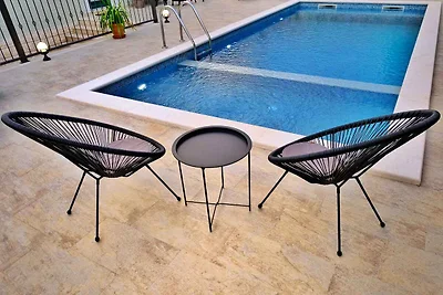 Ferienhaus mit Pool und Klimaanlage