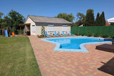 Ferienhaus mit Pool und Internet
