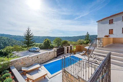 Villa mit Pool und Panoramablick