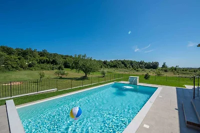 Villa mit Pool und Klimaanlage