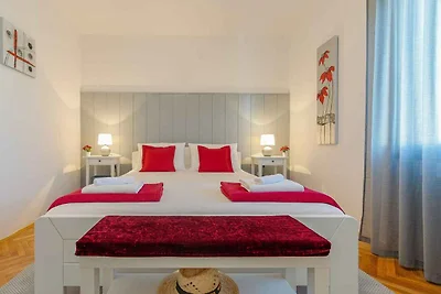 Ferienwohnung mit privatem Pool und Garten in