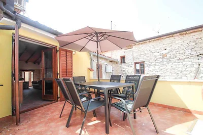 Ferienhaus mit Terrasse 200 m vom Strand