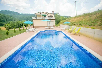 Villa mit Pool und Klimaanlage