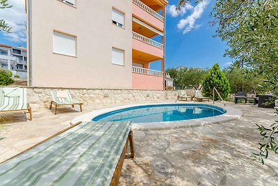 Ferienwohnung mit Pool und Meerausblick