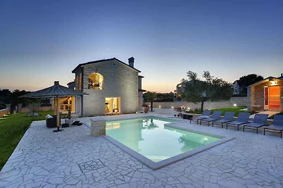 Villa mit Pool, Sauna und Fitness