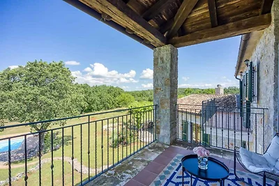 Villa mit Pool und Garten