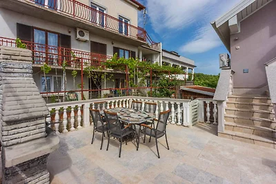 Ferienwohnung mit grosser Terrasse und 2