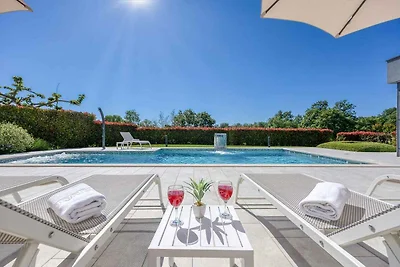 Villa Eine Luxusvilla mit einem kristallklare