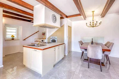 Villa mit Pool und Garten
