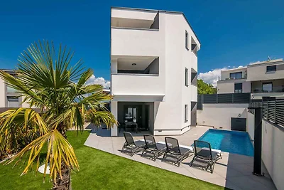 Ferienwohnung mit Pool und Klimaanlage