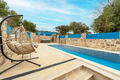 Ferienhaus mit grosser Terrasse und 2 Bäder