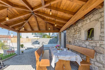 Ferienhaus mit Pool und Taverne für