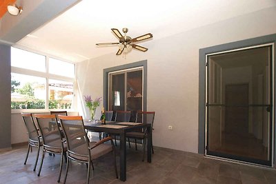 Ferienhaus mit Pool und Klimaanlage