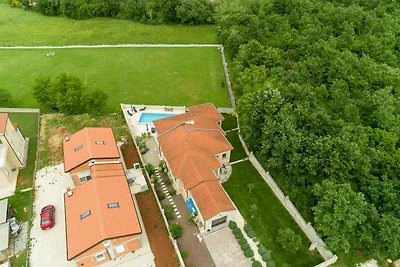 Villa mit eigenem Pool und Garten
