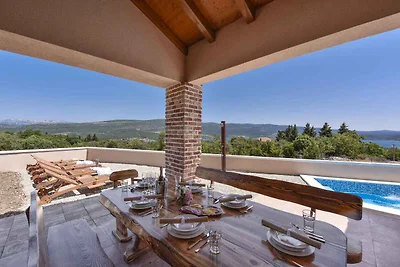 Ferienhaus mit Meerblick und Pool