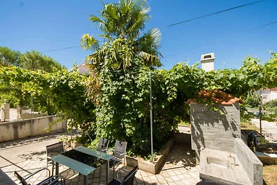 Ferienwohnung mit Garten und Klimaanlage