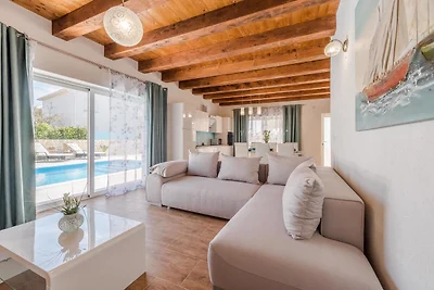 Villa mit Pool, Klimaanlage und Grill