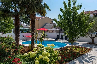 Ferienwohnung mit Balkon und Pool