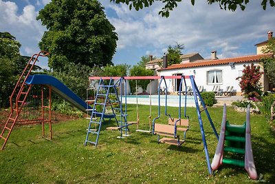 Ferienwohnung mit Pool und Spielplatz