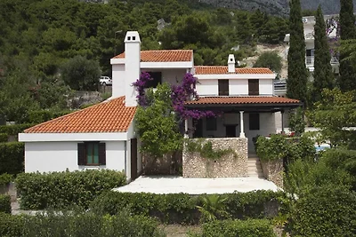 Villa mit Meerblick und Pool