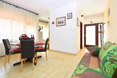 Ferienwohnung mit Balkon mit Gartenmöbeln