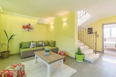 Villa mit Swimmingpool, Terrasse und Grill