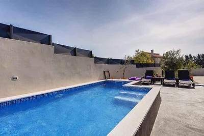 Villa mit Pool und mediterraner