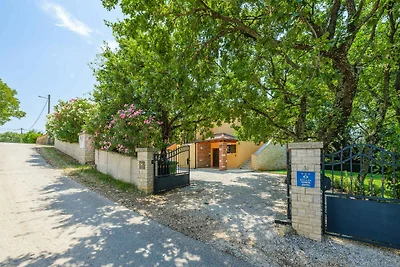 Villa mit Pool und Klimaanlage