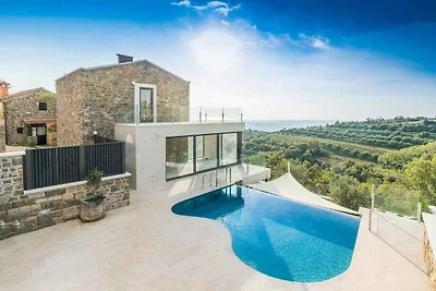 Villa mit Pool und Sauna