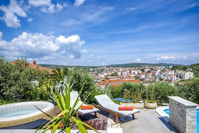 Ferienwohnung mit Balkon und Pool