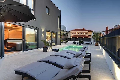Villa mit beheiztem Pool, Jacuzzi und Sauna