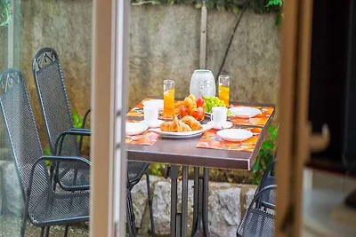 Ferienwohnung mit schöner Terrasse, in der Nä