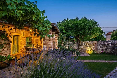 Villa mit Swimmingpool, Taverne und