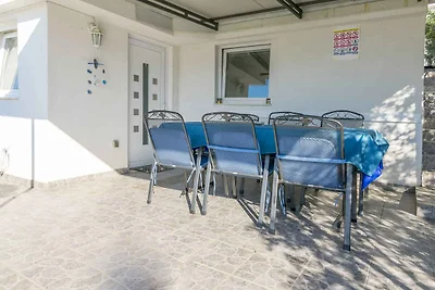 Ferienhaus mit Pool und Grillmöglichkeit