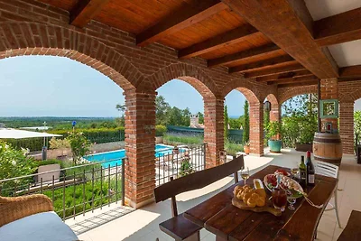 Villa mit Pool und schöner Aussicht
