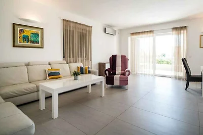 Villa mit beheiztem Pool