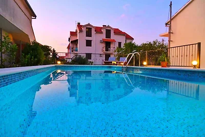Ferienhaus mit Pool und Klimaanlage