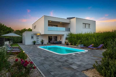 Ferienhaus mit Klimaanlage und Aussenpool