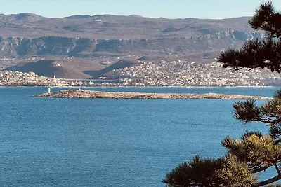 Ivo P. mit Meerblick in Šilo auf der Insel Kr
